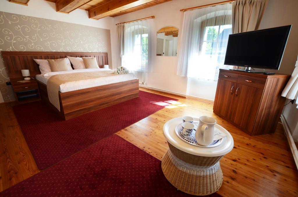 Pension Pod Morskym Okem Karlovice  Buitenkant foto